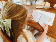 Load image into Gallery viewer, Daily Bread Mealtime Table Blessings Book